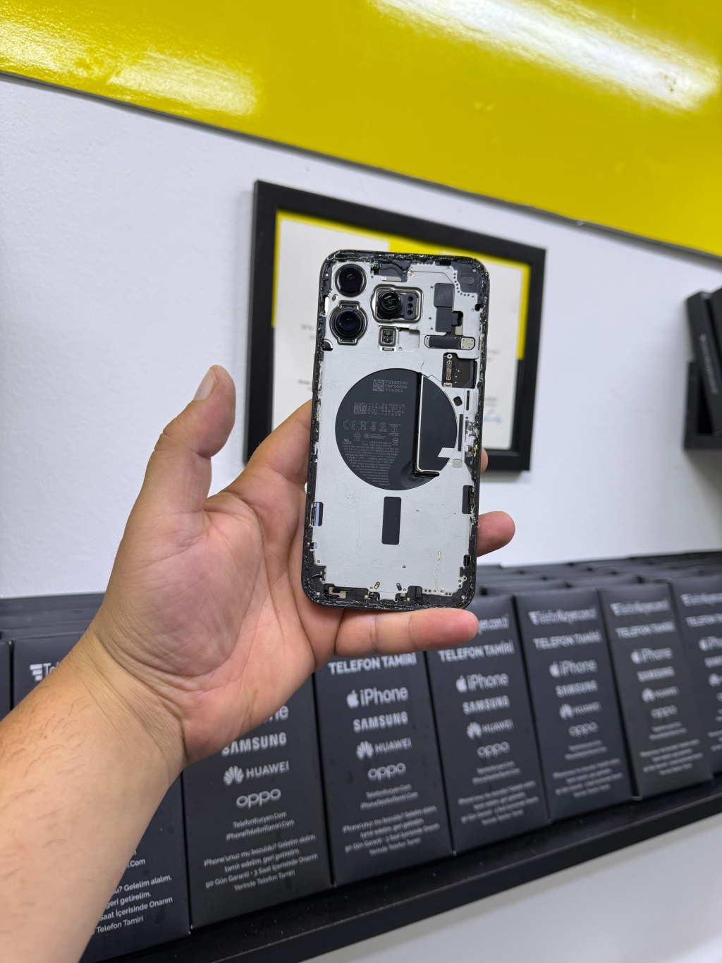 iPhone 13 Pro Ekran Değişimi Antalya